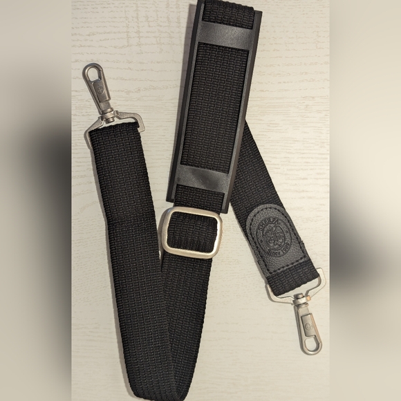 Sherpa's Pet Trading Company Black Pet Carrier Size Medium - Picture 7 of 13